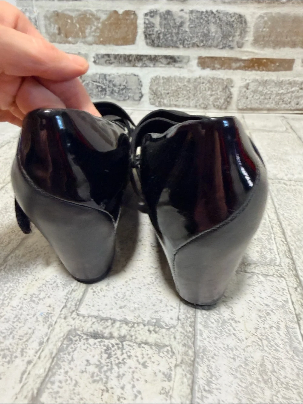Tsubo Black Patent-Trim Mary Jane wedge shoes 6.5